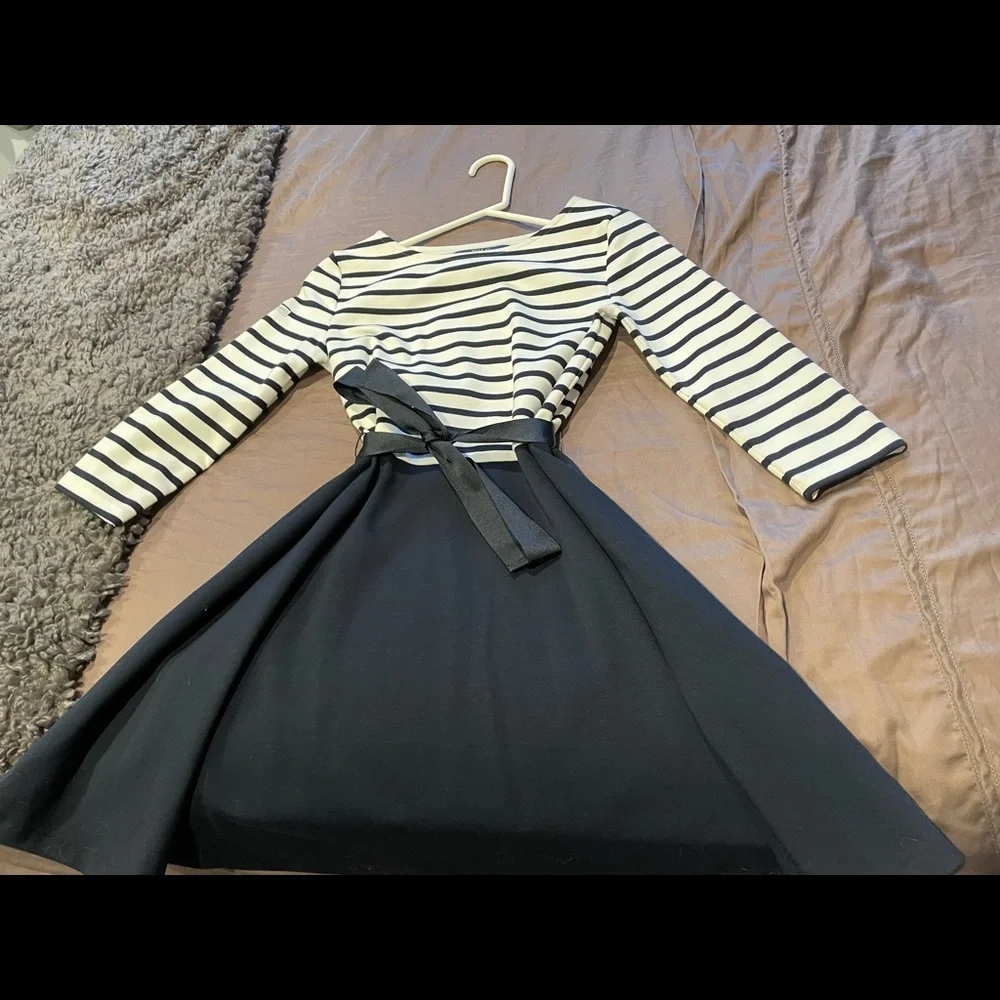 POLO Ralph Lauren - cute striped dress with fabric for a bow to add shape. - Picture 3 of 3